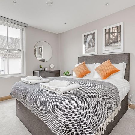 Contemporary 2 Bedroom Apt, Town Centre By Tent Serviced Apartments 彻特西 外观 照片