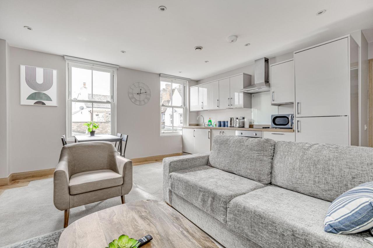 Contemporary 2 Bedroom Apt, Town Centre By Tent Serviced Apartments 彻特西 外观 照片