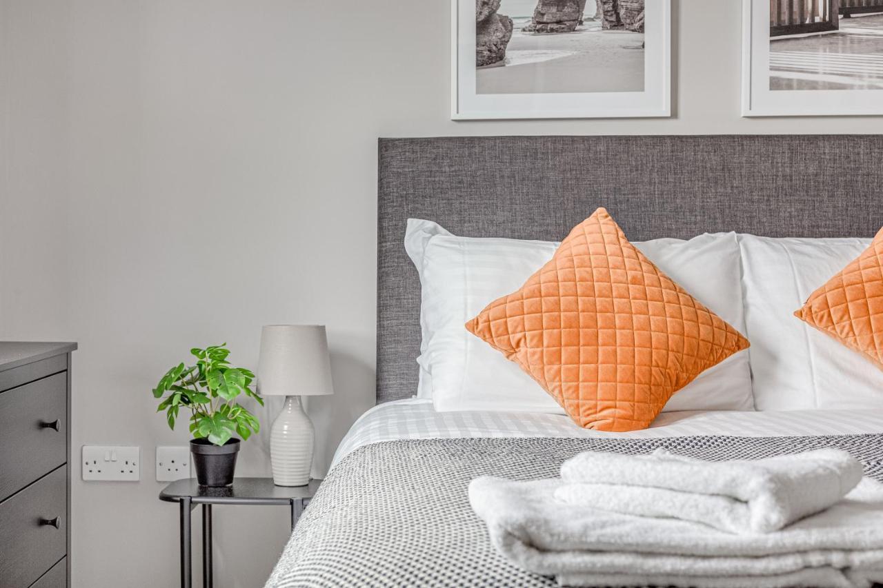 Contemporary 2 Bedroom Apt, Town Centre By Tent Serviced Apartments 彻特西 外观 照片