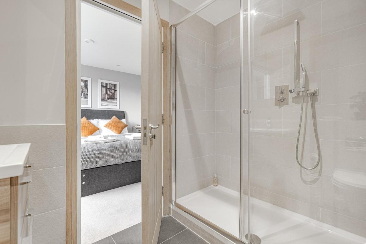 Contemporary 2 Bedroom Apt, Town Centre By Tent Serviced Apartments 彻特西 外观 照片