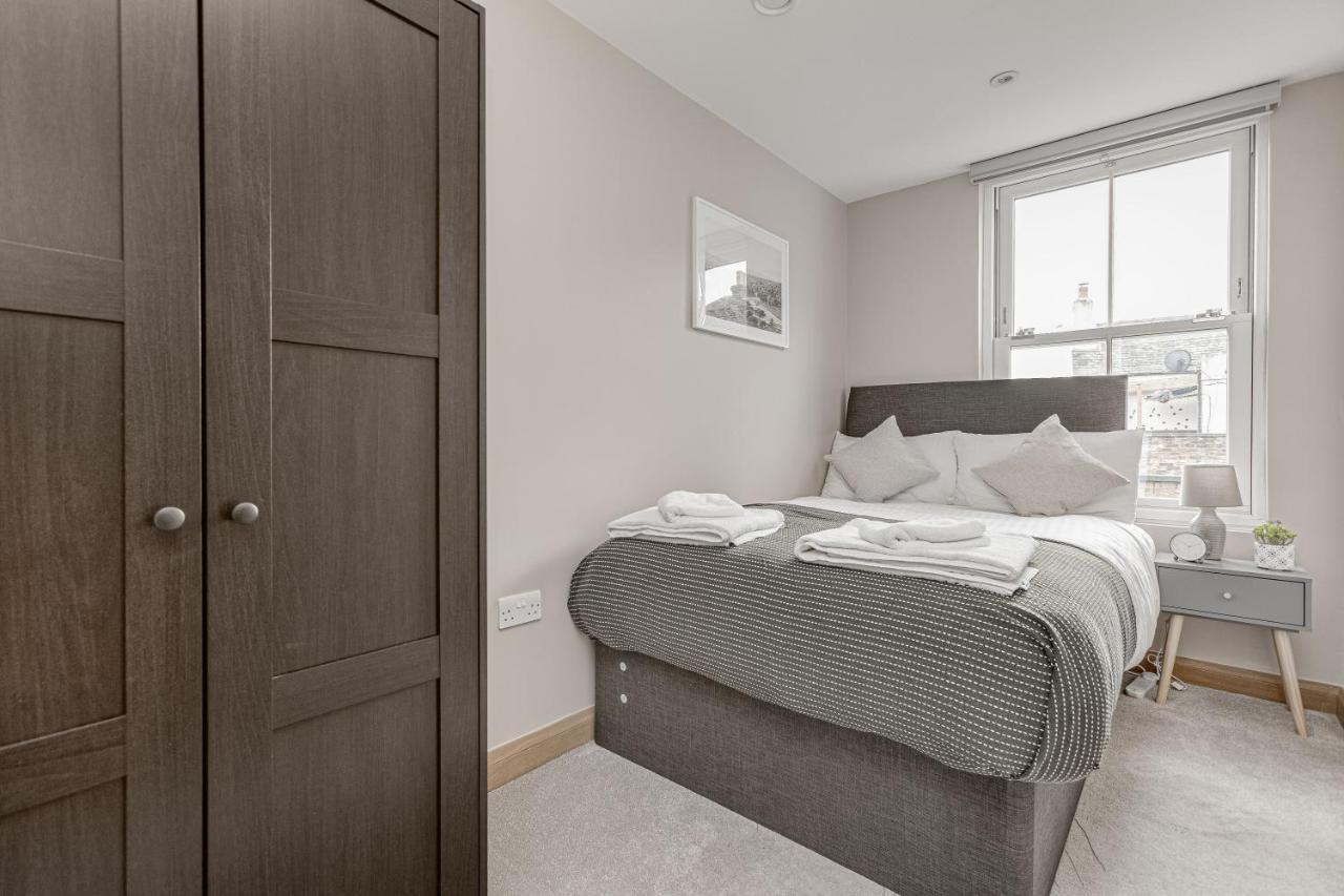 Contemporary 2 Bedroom Apt, Town Centre By Tent Serviced Apartments 彻特西 外观 照片